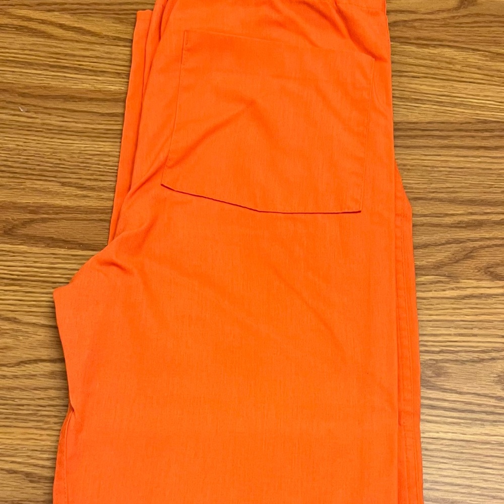 Scrub Set - Picture 3 of 3